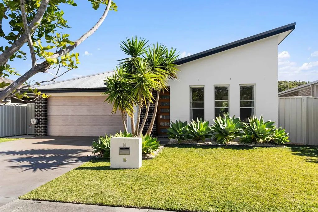 Sandy Beach 4 Bedroom Coastal Comfort Meets Modern Living