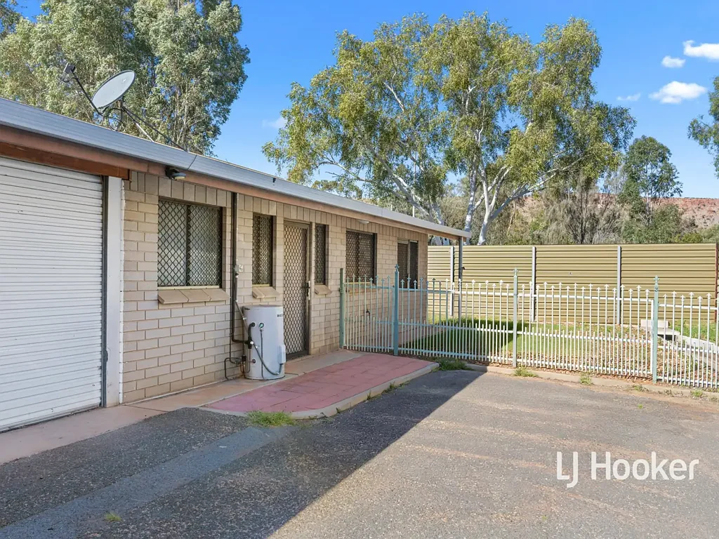 Araluen 2房  Small Complex, Great Location, Excellent Investment