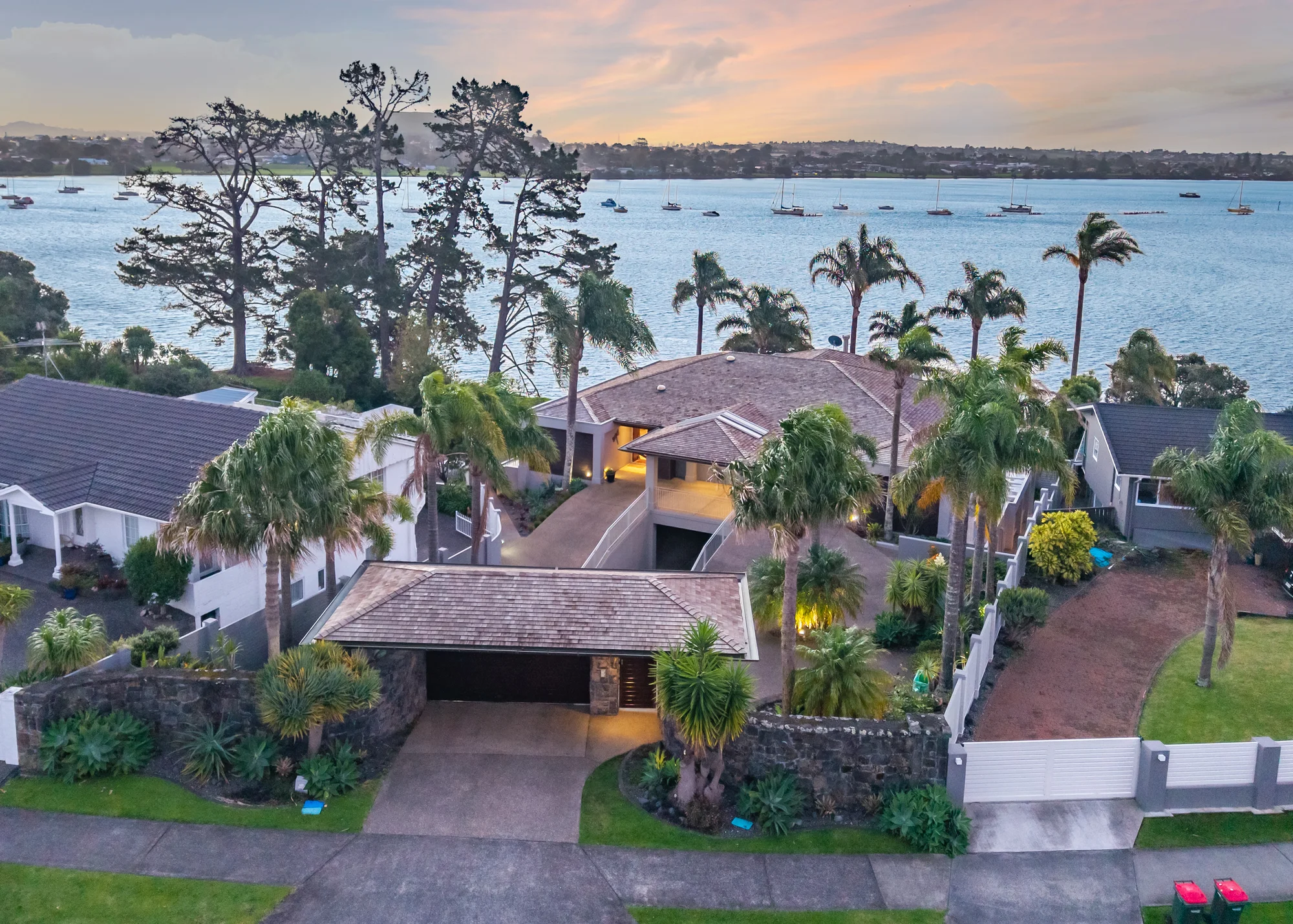 Sunnyhills 3房 Rare Waterfront Opportunity