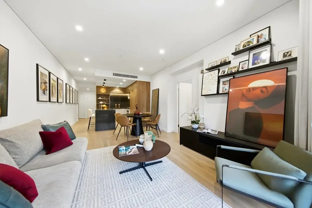 Macquarie Park 3房 Miele电器厨房 绿色景观环绕 主卧带阳台 地下双车位 空中花园烧烤 CBD景观视野 NEAR BRAND NEW 3 BEDROOMS WITH 2 HUGE CAR SPACES SIDE BY SIDE | ALL BEDROOMS AND LIVING ACCESS TO WRAPAROUND BALCONY | LUXURY INTERIOR | COSY FEELING.