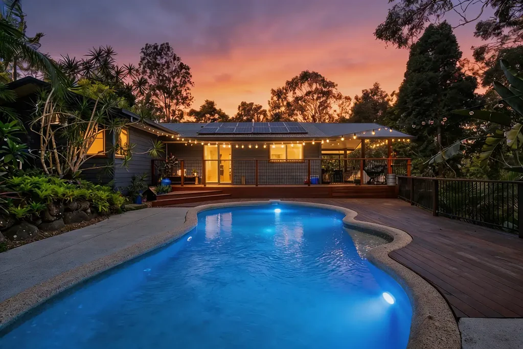 Nerang 3房  Private, nature-filled living with a resort backyard — just 20 minutes to the beach