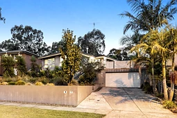 180 Plenty River Drive, Greensborough
