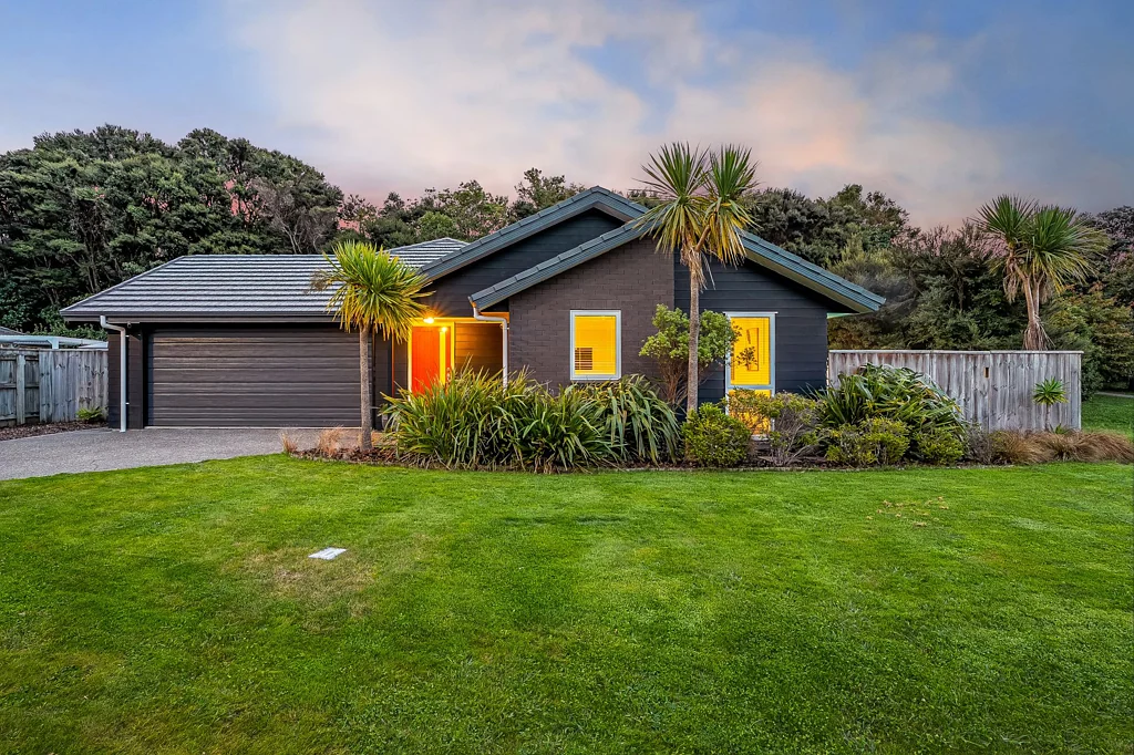 1 Banks Boulevard, Whitby, Porirua, Wellington