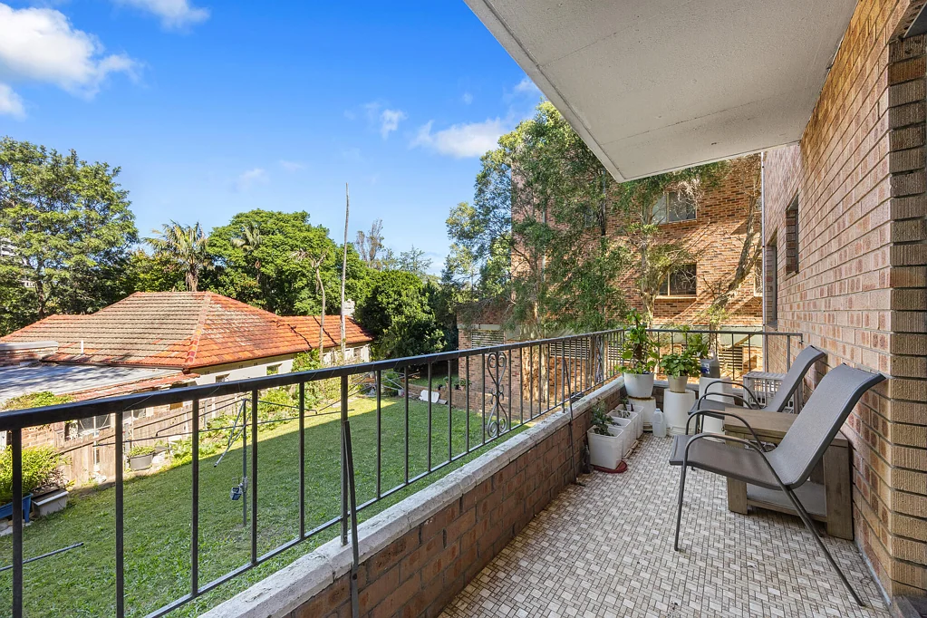 Rockdale 2房 两卧室公寓 无共用墙壁 私人阳台 大型车库 便利位置 Rare Full-Brick Unit with No Common Walls & Oversized Garage
