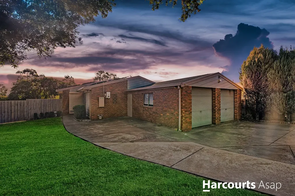 Hallam 4침실 Discover the Home Where Memories Awaits- 922m² of Prime Development Potential (STCA)