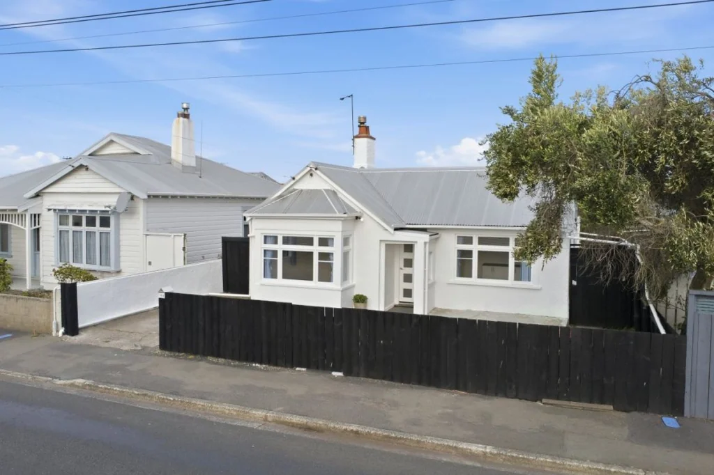 South Dunedin 3房  Classic Character Meets Modern Comfort