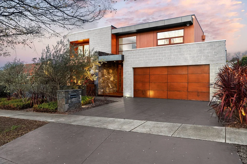 Yarralumla 5房  Architectural confidence wrapped in luxury