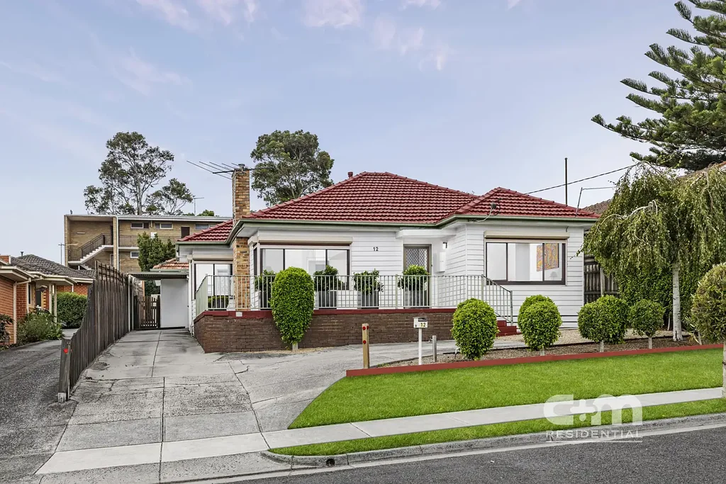 Spacious Home with 2 Self-Contained Bungalows