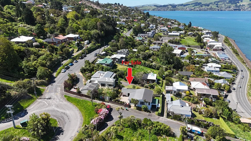 Ravensbourne New to market - harbour views await