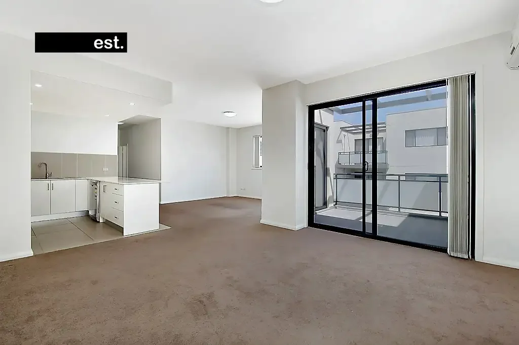 Spacious 3 bedroom apartment in great complex and fantastic location