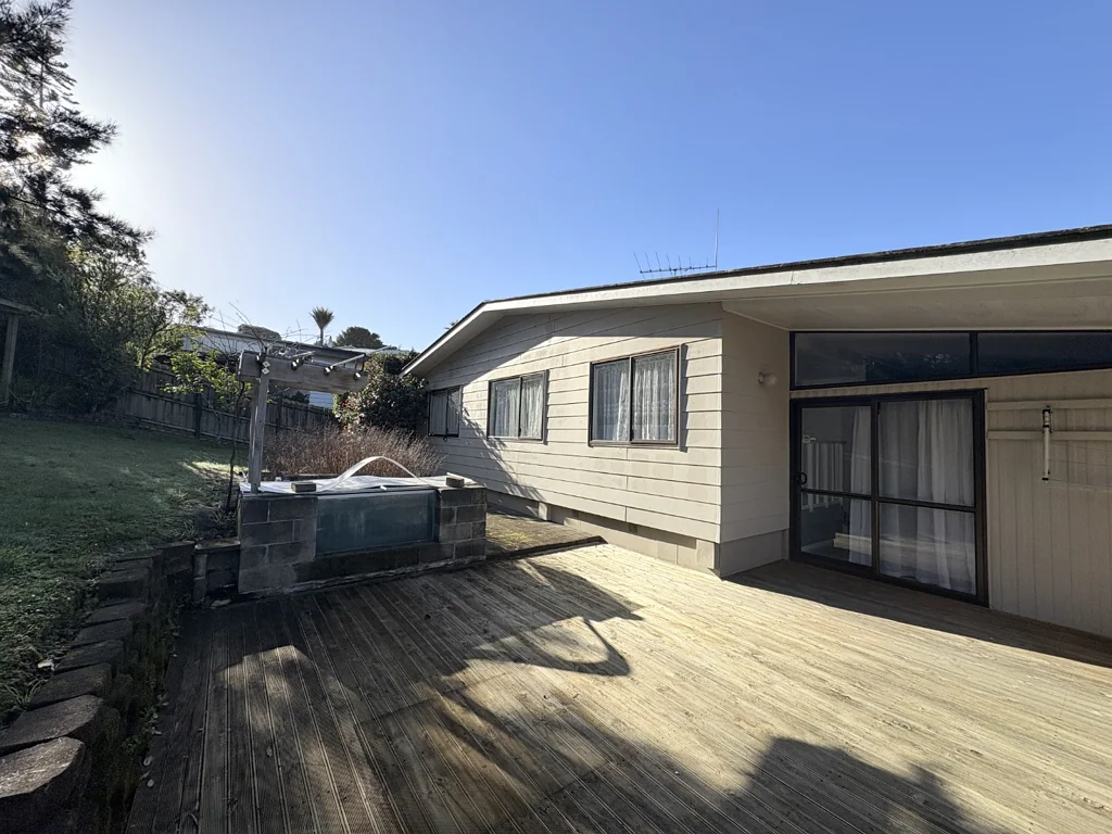 Charming 3-Bedroom Home in Central Glenfield with Modern Amenities
