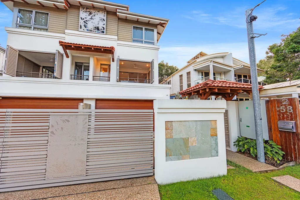 Furnished Architectural Beachside Luxury with Lift, Pool & Self-Contained Guest Retreat - 200m to Currumbin Beach!