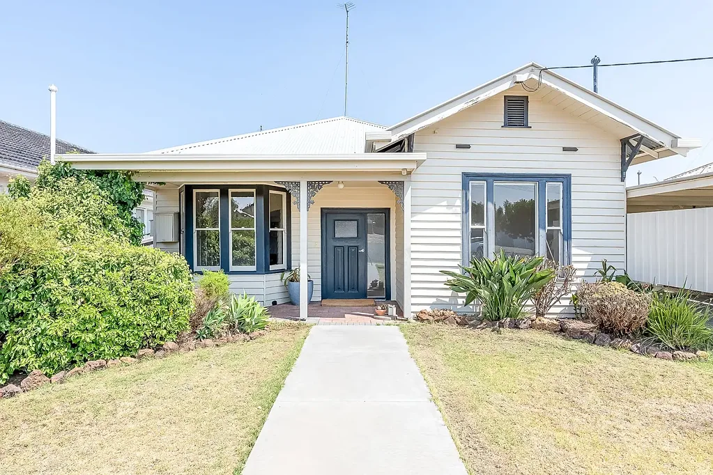 11 Phillips Street, Warracknabeal, VIC 3393
