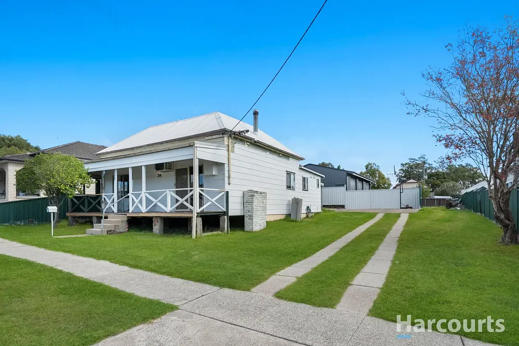 West Wallsend 3房  Quarter Acre Offering: Charming Cottage, Huge Shed & DA-Approved Dual Occupancy Opportunity