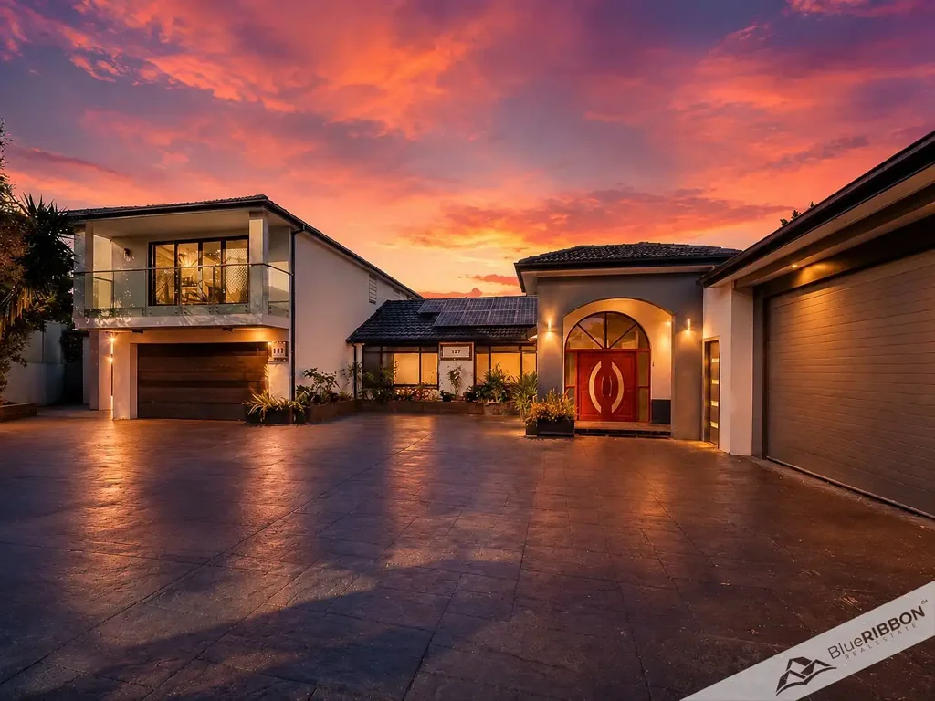 Baulkham Hills 8房 【投资者的梦想，具有三重收入潜力与商业灵活性】 Investor's Dream with Triple Income Potential & Commercial Flexibility