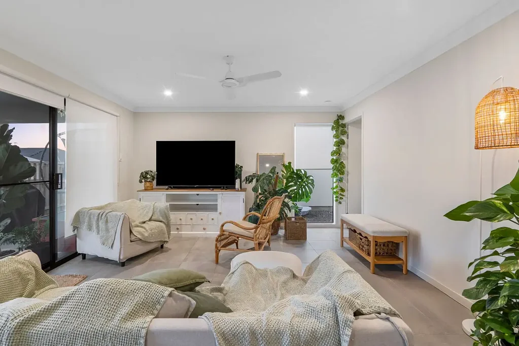 52 Oxford Drive, Flagstone, QLD 4280
