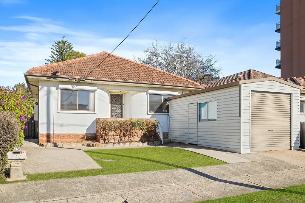 Mays Hill 3 Bedroom Prime Opportunity – HOP, SKIP AND A JUMP TO CBD