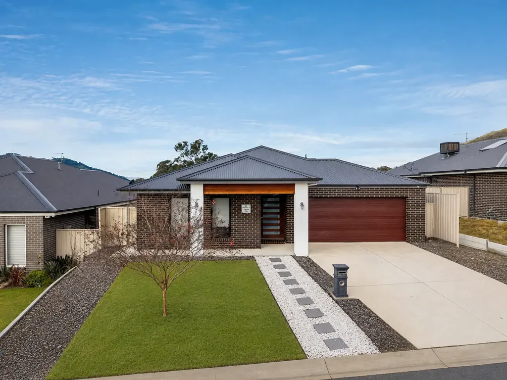 Wodonga 4Habitaciones Whitebox Rise Living with Stunning Hilltop Views!!