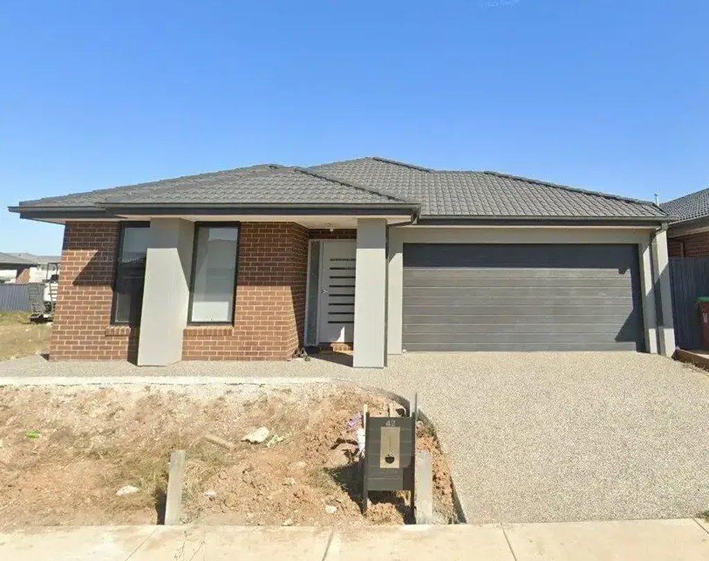 Stylish Four-Bedroom Home in the Desirable Five Farms Estate, Clyde North!!