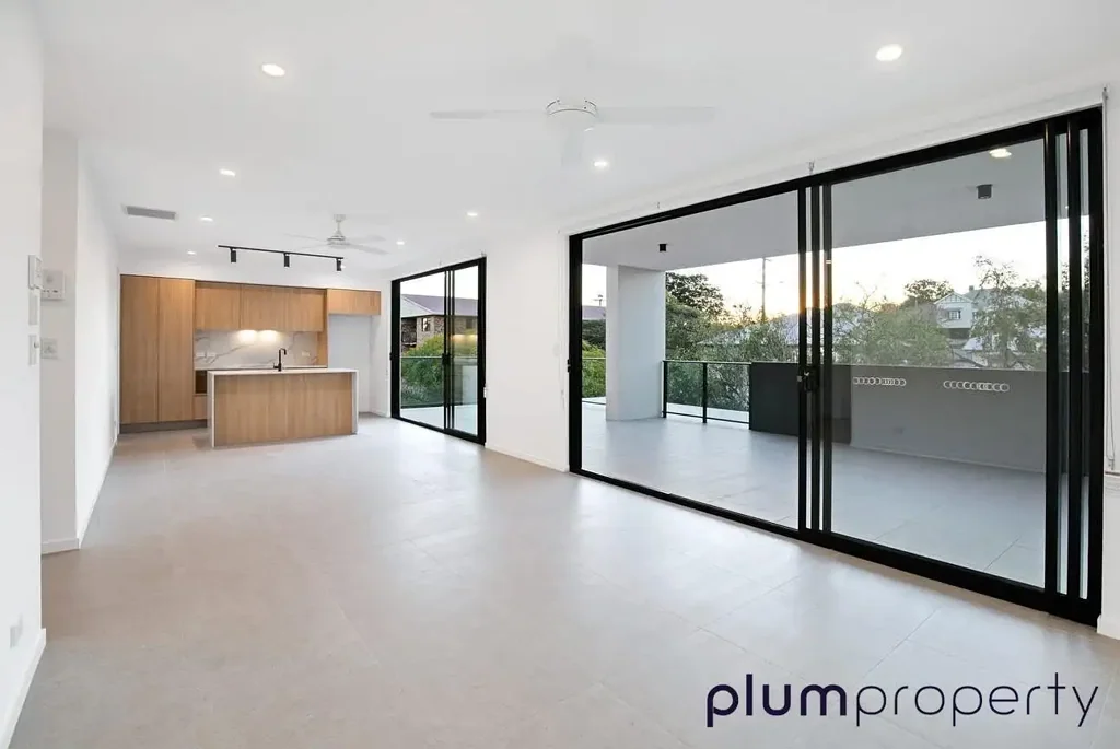 Luxury Living Redefined: Oversized Apartment in Boutique Complex