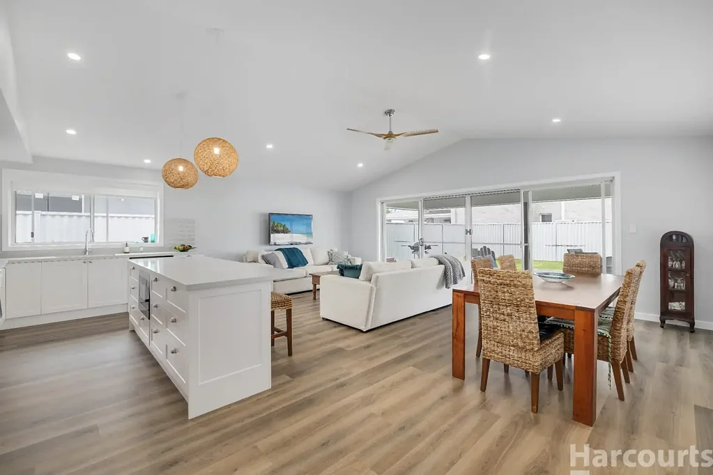 South West Rocks 4 Bedroom Stunning, Quality Four-bedroom Home