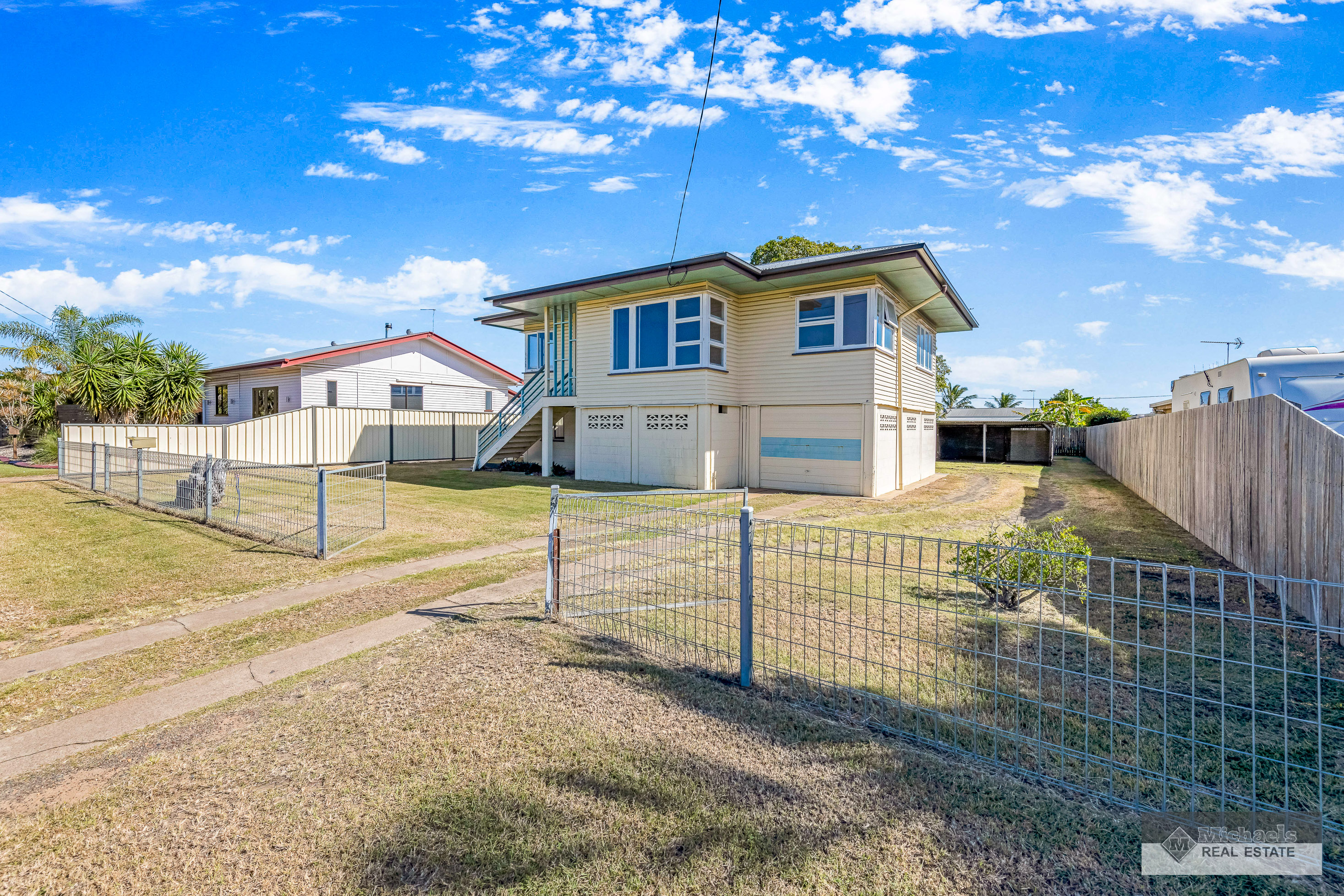 42 WILLIAMS RD, SVENSSON HEIGHTS QLD 4670, 0部屋, 0バスルーム, House