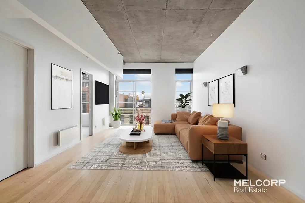 Prahran 2房 工业风改造魅力 高挑天花板 裸露混凝土 城市景观阳台 SMEG厨房 精致生活区 地理位置优越 咖啡馆环绕 电车便捷 A Rare Warehouse Gem in the Iconic Red Tulip Factory