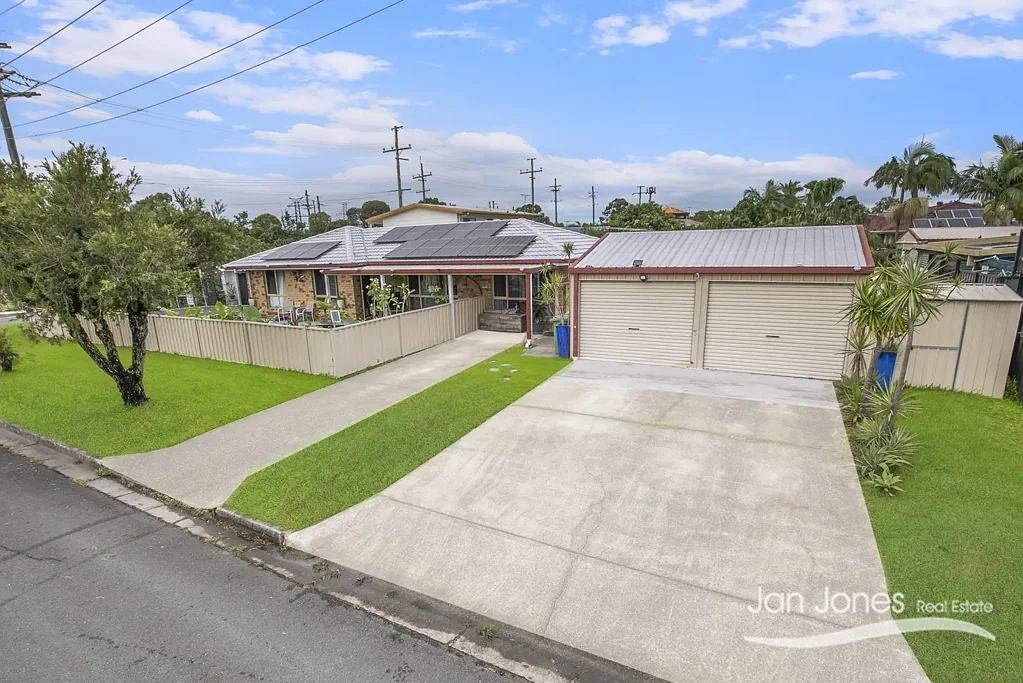 Rothwell 3Moenga Tidy Home with Studio and Shed