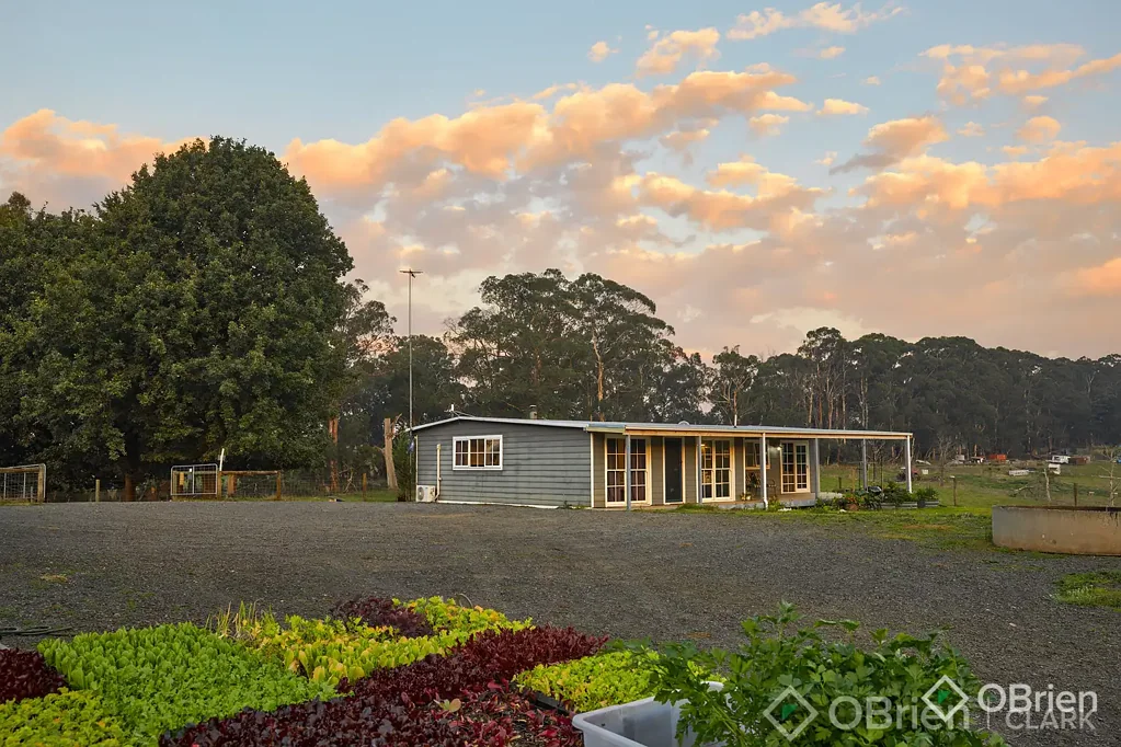 Hill End  Valley Views & Country Charm on 19 Stunning Acres
