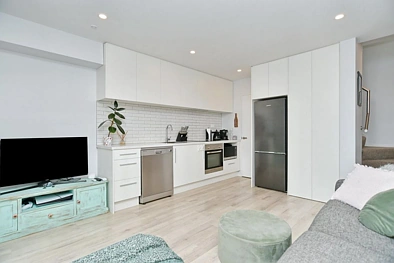 Shirley 1房  Quality Townhouse in Great Location