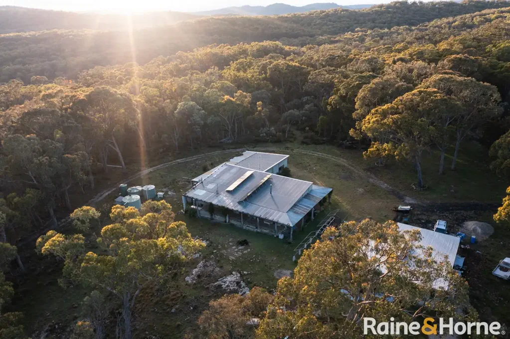 Reddestone "Byeni" - Off-Grid Country Living with Modern Sustainability