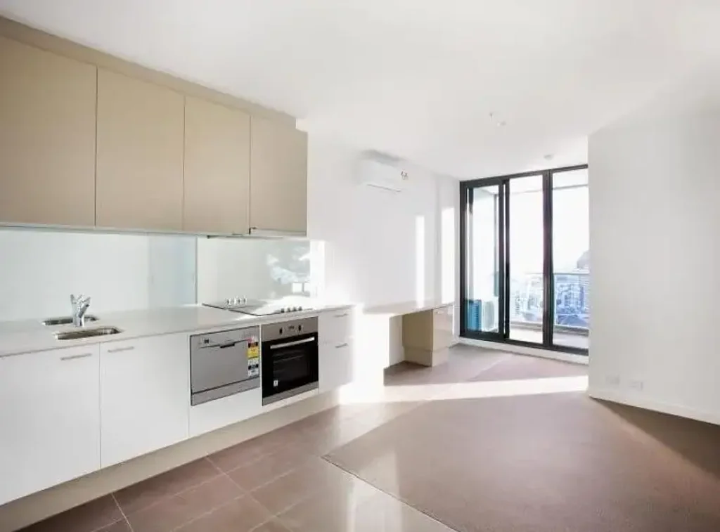 Spectacular 37th Floor Apartment with Resort-Style Facilities