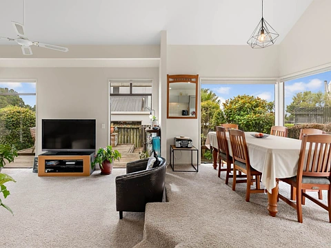 Pukekohe 3房  SUPER SHARP SALE PRICE - SELLING $105,000 UNDER CV