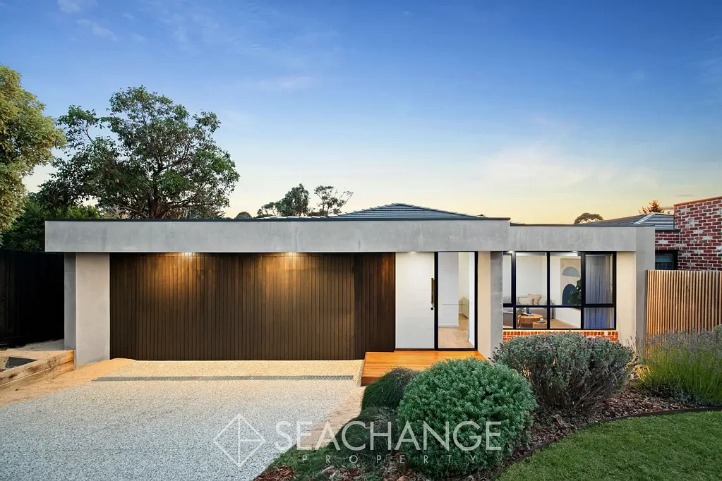 Mount Eliza 4房 Mount Eliza海滨瑰宝 734m2阔地 3.4米挑高 Flinders Oak地板 开放式娱乐区 管道冷暖空调 双车位车库 Coastal Luxury & Lifestyle