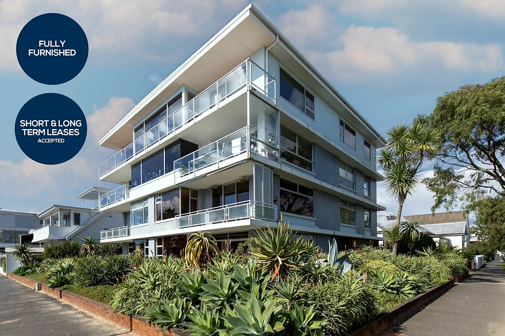 Live the Dream – Iconic Character Apartment wi...