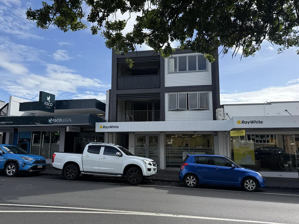 Howick Professional 75sqm office: Central Howick location
