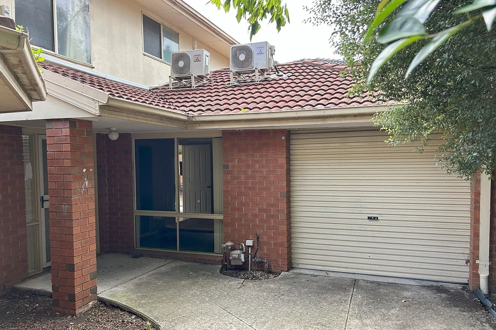 4-Bedroom Townhouse Near Monash University, Clayton