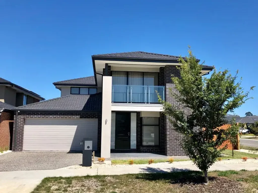 Luxury living, size and location in Clyde North
