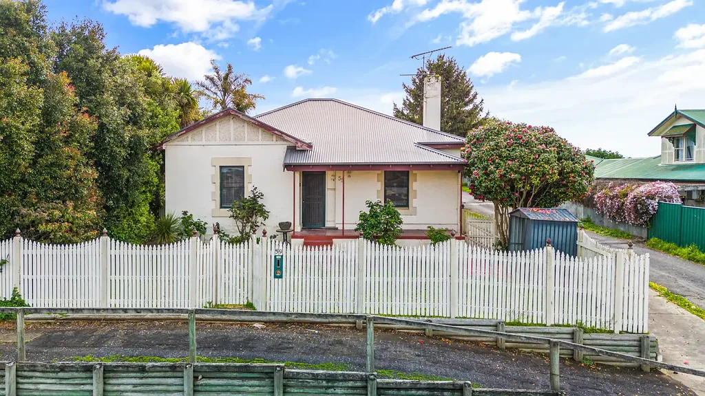 Mount Gambier 4房  Timeless charm meets modern living in central Mount Gambier