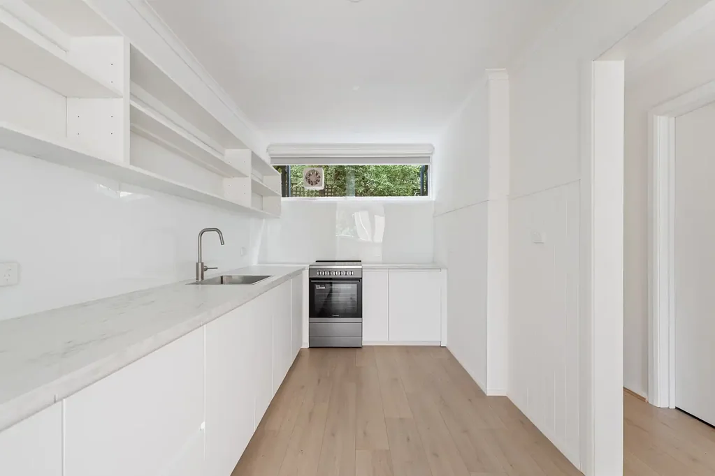 Sun-Filled Modern Townhouse Private Courtyard in Prime Hawthorn East Location