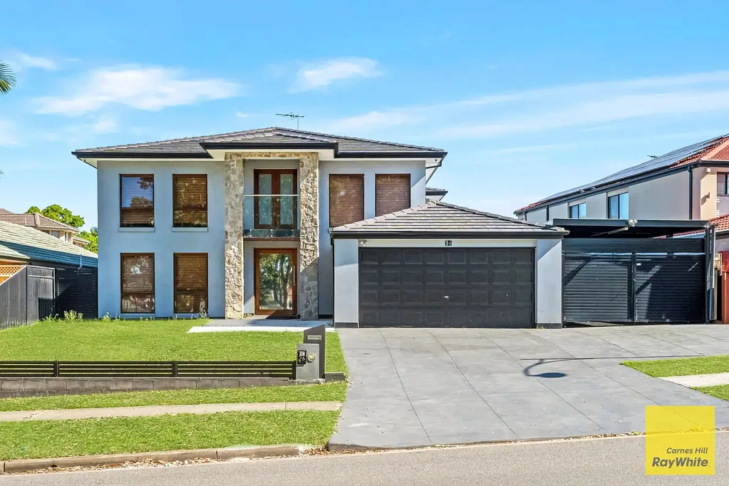 Park front Oasis: Pool, Space & Entertainer's Flair