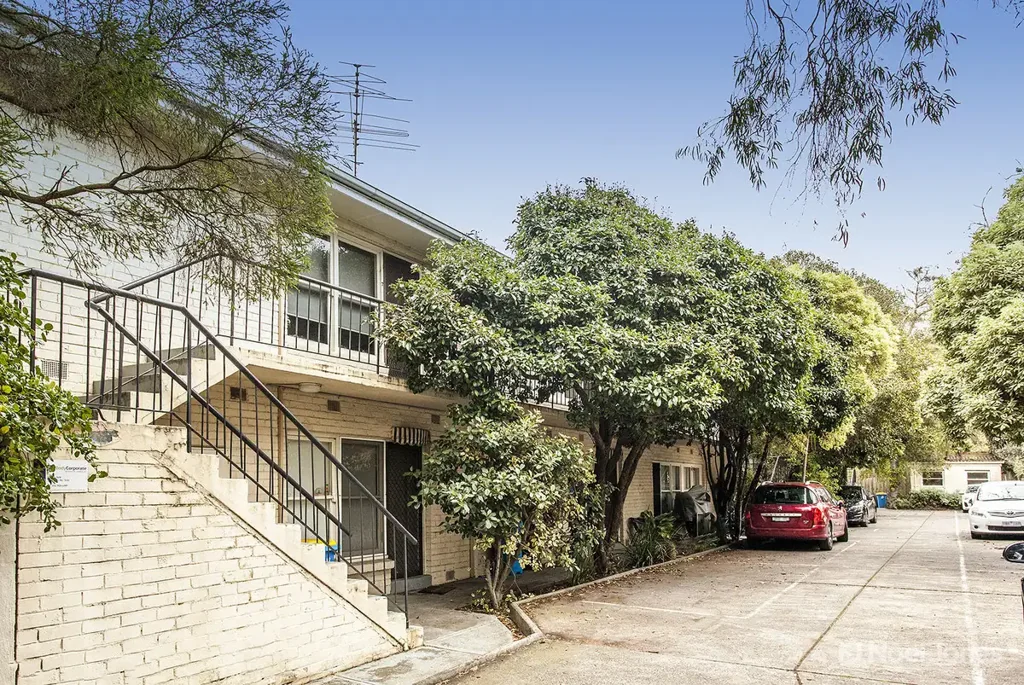 Renovated Two Bedroom Apartment in the Heart of Hawthorn