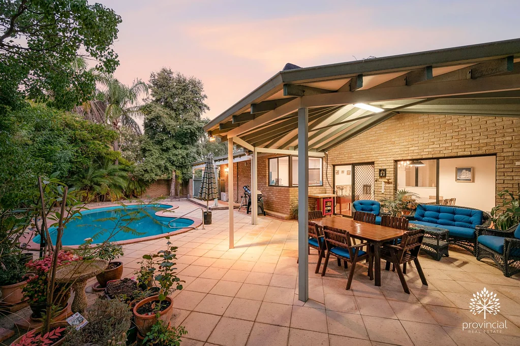 32 Benbullen Road, Kalamunda, WA 6076