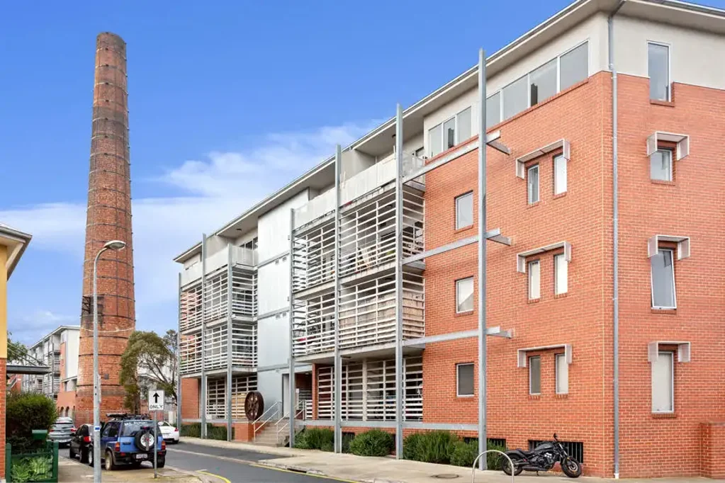 Neat two bedroom apartment in ideal location.