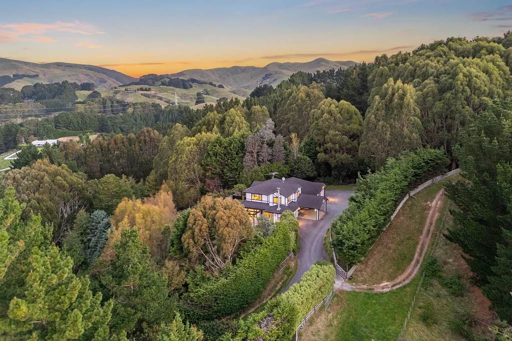Pauatahanui 4房  AFFORDABLE RURAL: BIG on Space BIGGER on Garaging
