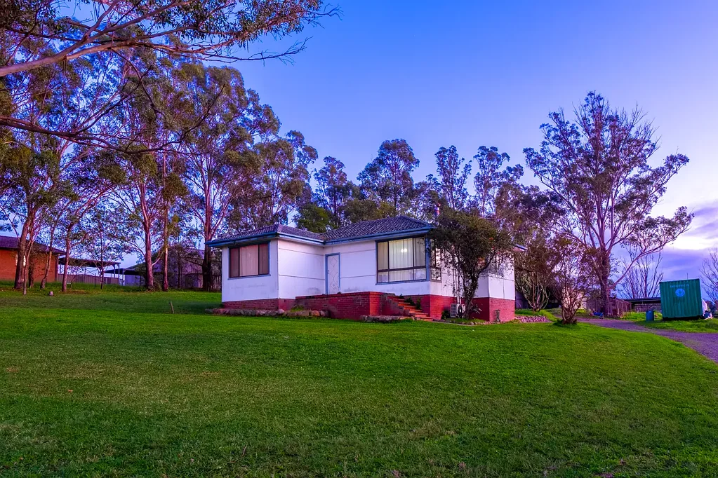 Llandilo 3chambre Elevated Acreage with Views and Versatility