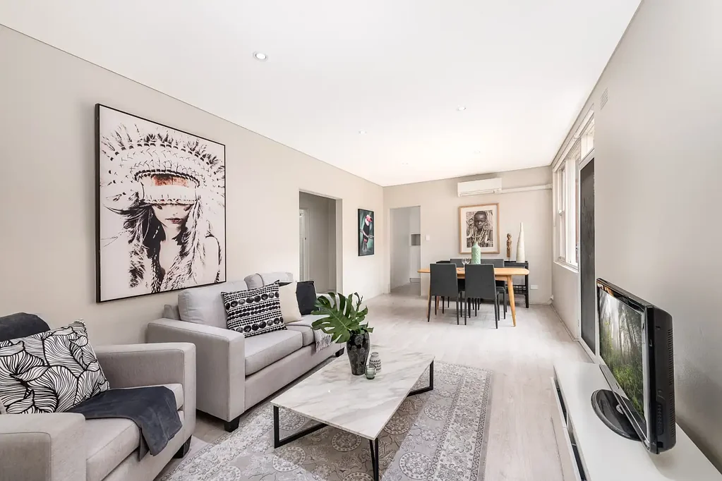 Luxe Beachside Living – Sun, Sand, and Sophistication