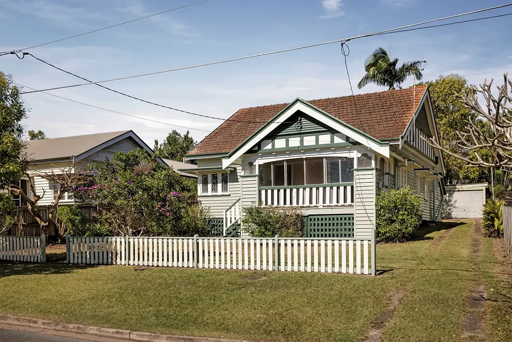 Ashgrove 2Zimmer Renovator’s Delight in Prime Position