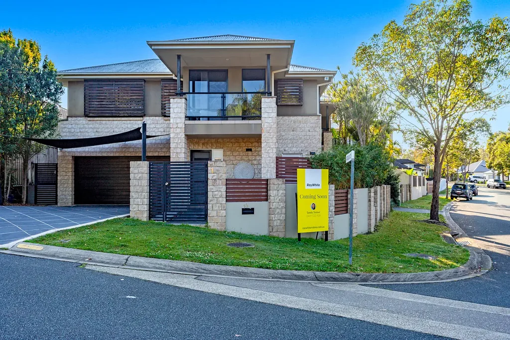Varsity Lakes 3ਬੈੱਡਰੂਮ 1/3 Castello Circuit, Varsity Lakes 4227  Open plan, Semi-Detached $1.3m