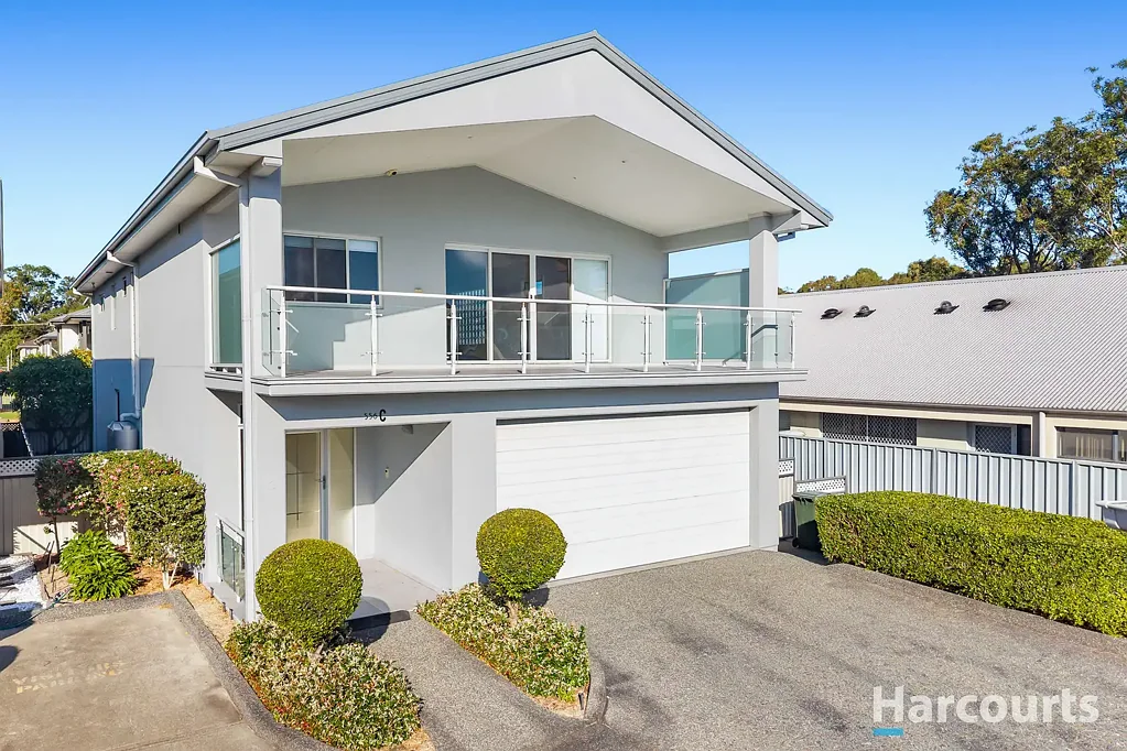 Warners Bay 3ห้องนอน Flexible dual level living in modern home opposite lakefront